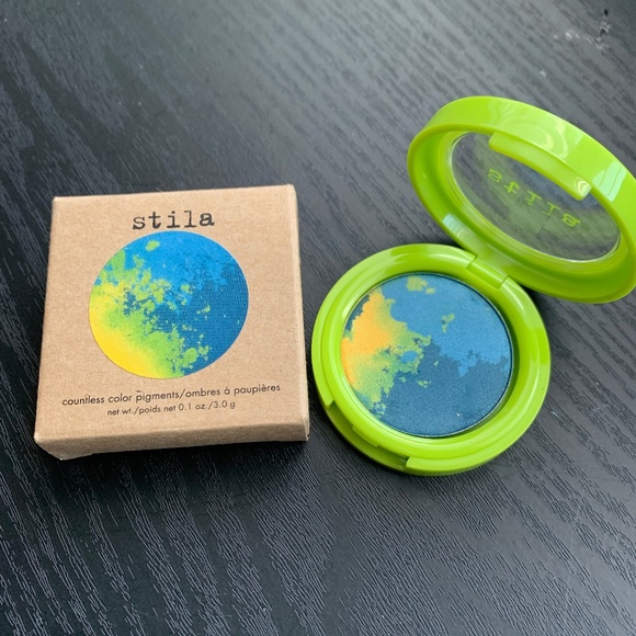Stila Eyeshadow - Picture 1 of 2
